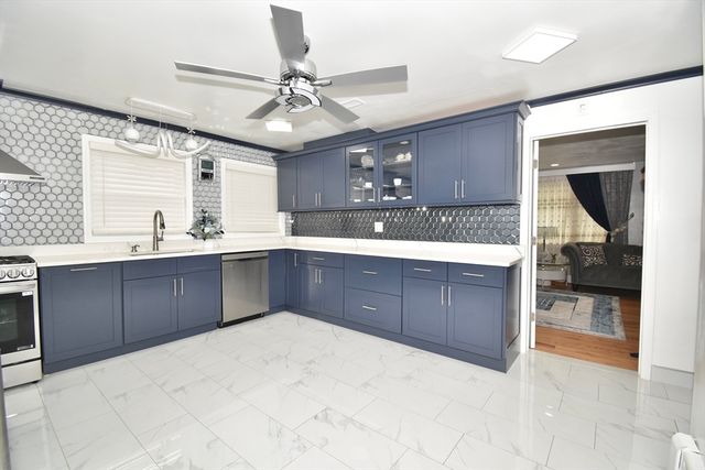 541 Grattan St, Chicopee, MA 01020