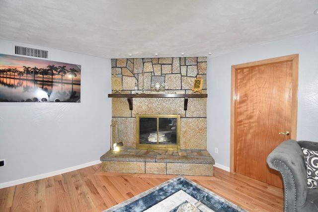 541 Grattan St, Chicopee, MA 01020