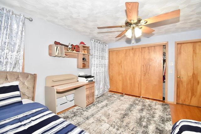541 Grattan St, Chicopee, MA 01020