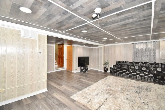 541 Grattan St, Chicopee, MA 01020