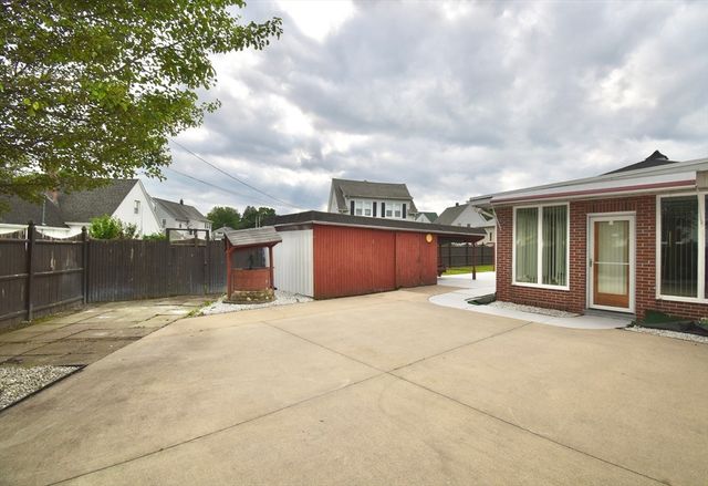 541 Grattan St, Chicopee, MA 01020