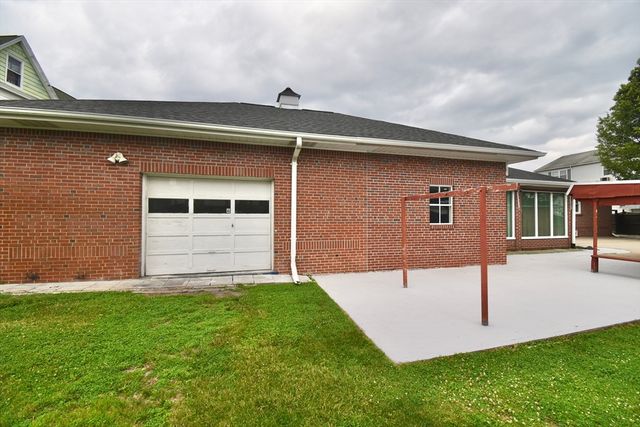 541 Grattan St, Chicopee, MA 01020