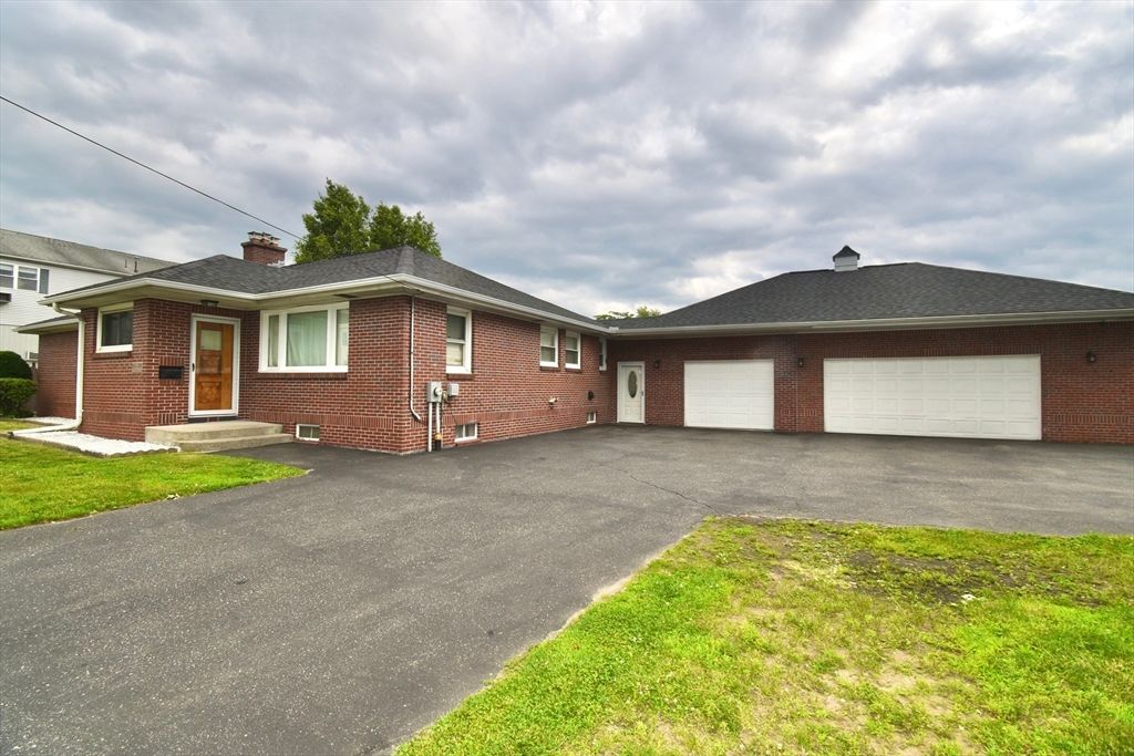 541 Grattan St, Chicopee, MA 01020