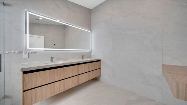 3330 SW 50th St, Hollywood, FL 33312