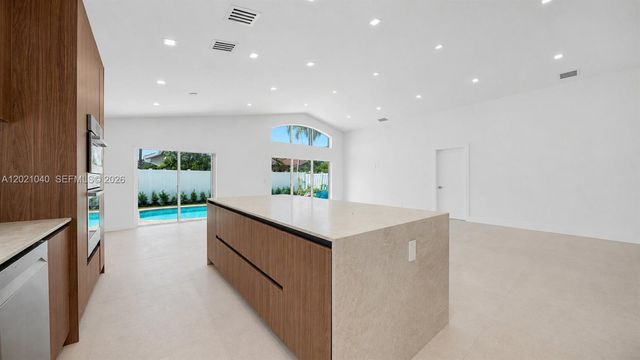 3330 SW 50th St, Hollywood, FL 33312