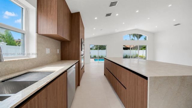 3330 SW 50th St, Hollywood, FL 33312