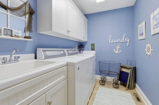 3390 Muskie Dr, Mansfield, OH 44903