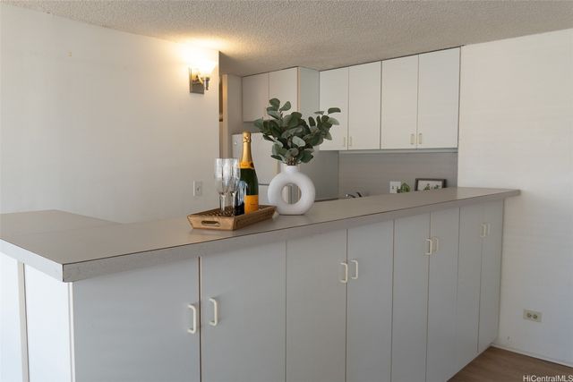 2525 Date Street 605, Honolulu, HI 96826