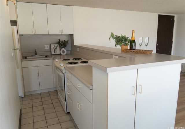 2525 Date Street 605, Honolulu, HI 96826