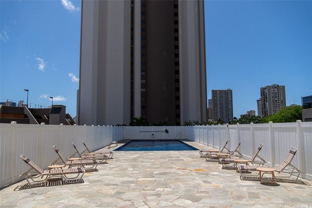 2525 Date Street 605, Honolulu, HI 96826
