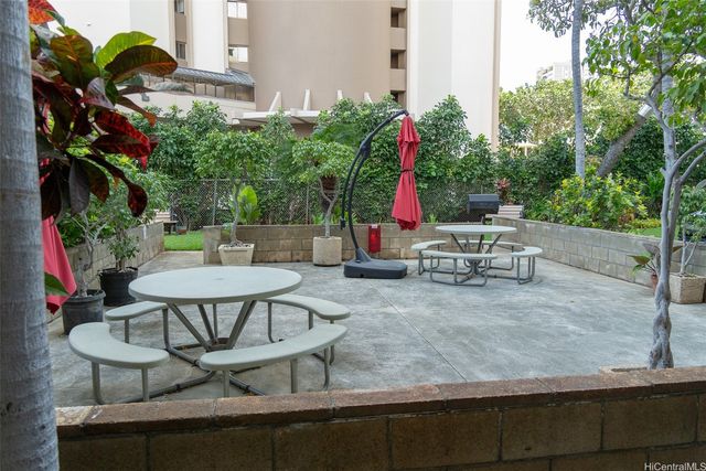 2525 Date Street 605, Honolulu, HI 96826