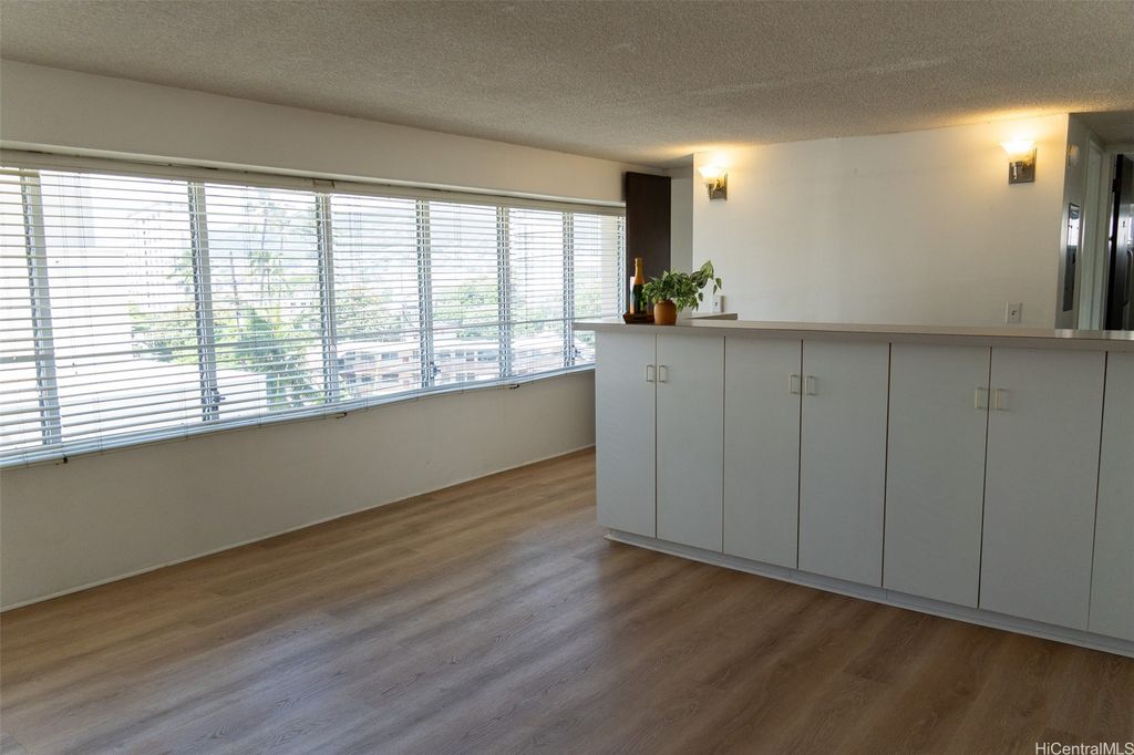 2525 Date Street 605, Honolulu, HI 96826