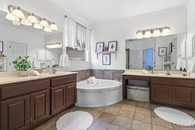 1618 Heavens Peak, San Antonio, TX 78258