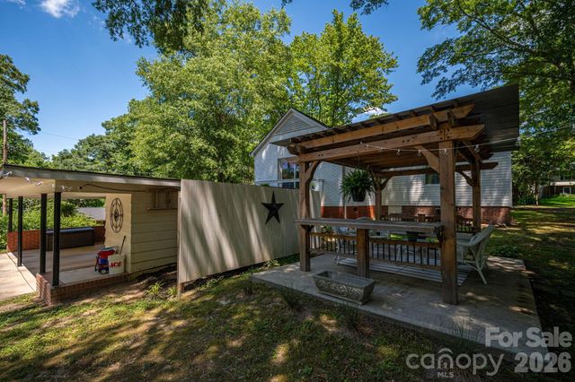 823 N Laurel Street, Lincolnton, NC 28092