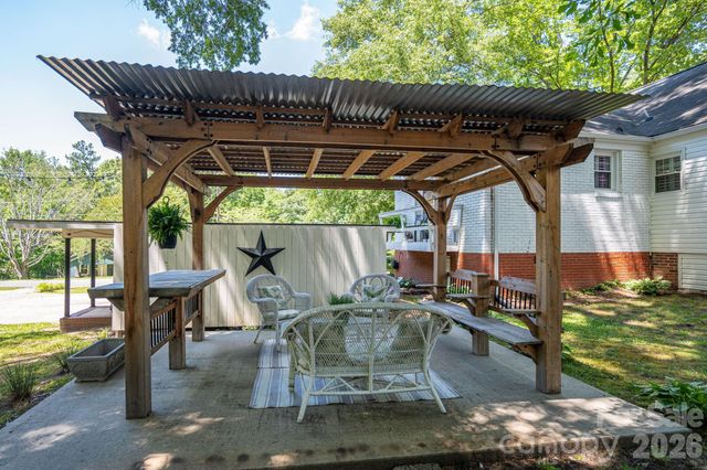 823 N Laurel Street, Lincolnton, NC 28092