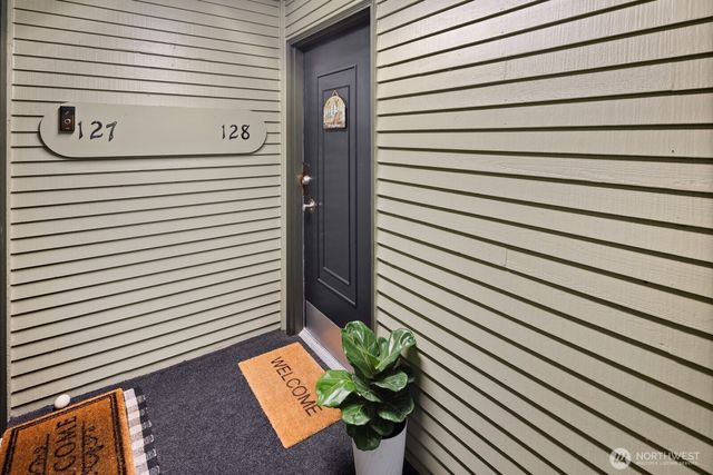 18904 8th Avenue NW #128, Shoreline, WA 98177