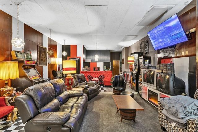 1421 5th Ave, Arnold, PA 15068