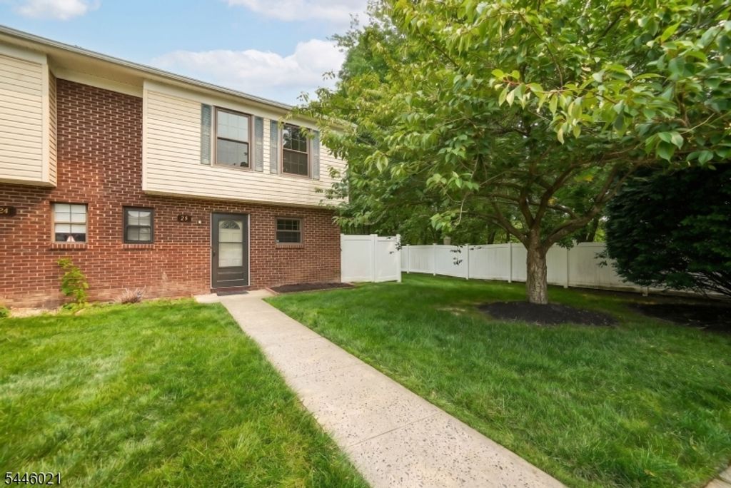25 Driscoll Ct 1, North Brunswick Twp., NJ 08902 — photo 2