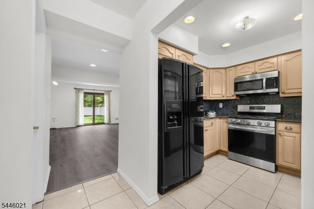 25 Driscoll Ct 1, North Brunswick Twp., NJ 08902 — photo 4