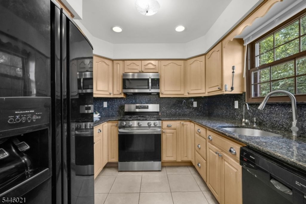 25 Driscoll Ct 1, North Brunswick Twp., NJ 08902 — photo 5