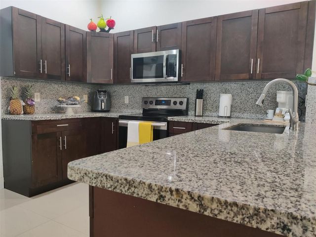 4315 Greenbriar Ln, Weston, FL 33331