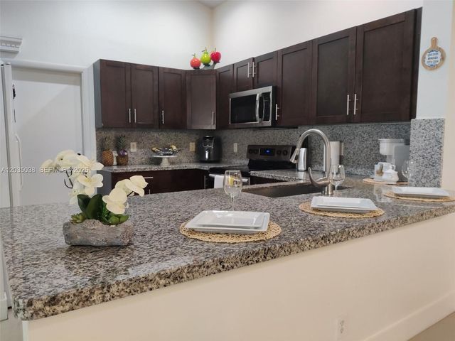 4315 Greenbriar Ln, Weston, FL 33331