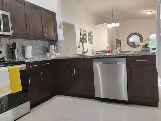 4315 Greenbriar Ln, Weston, FL 33331