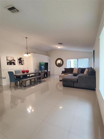 4315 Greenbriar Ln, Weston, FL 33331
