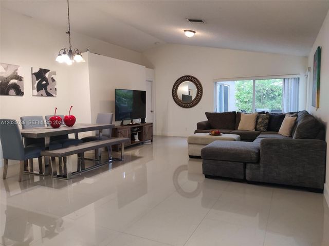 4315 Greenbriar Ln, Weston, FL 33331