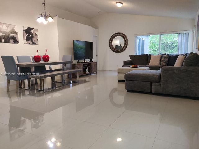 4315 Greenbriar Ln, Weston, FL 33331