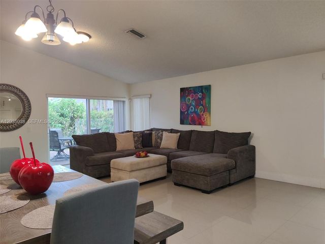 4315 Greenbriar Ln, Weston, FL 33331