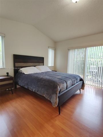 4315 Greenbriar Ln, Weston, FL 33331