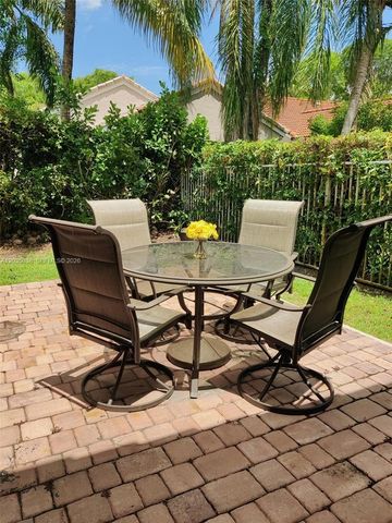 4315 Greenbriar Ln, Weston, FL 33331