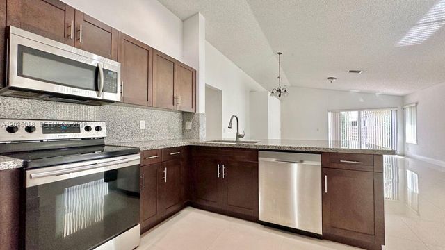 4315 Greenbriar Ln, Weston, FL 33331