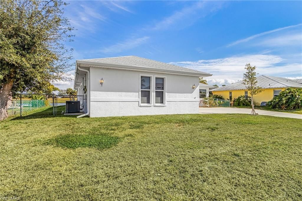 Image 3 of property listing at 1503 NW 29th PL, Cape Coral, FL 33993