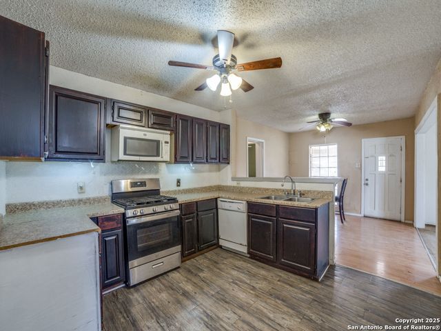 13945 Somerset, Von Ormy, TX 78073