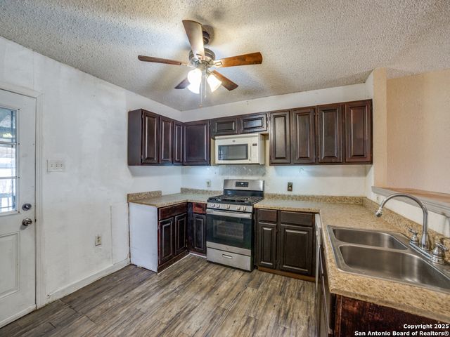13945 Somerset, Von Ormy, TX 78073