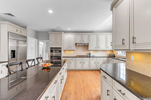 19 Sassinoro Boulevard, Cortlandt Manor, NY 10567