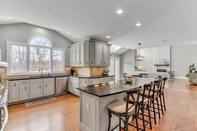 19 Sassinoro Boulevard, Cortlandt Manor, NY 10567