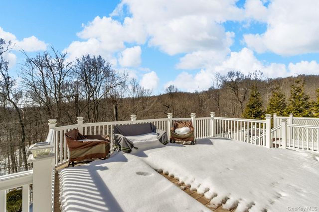 19 Sassinoro Boulevard, Cortlandt Manor, NY 10567