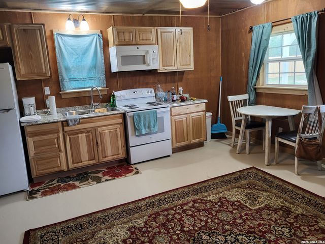 847 river, Bandera, TX 78003