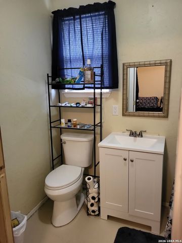 847 river, Bandera, TX 78003