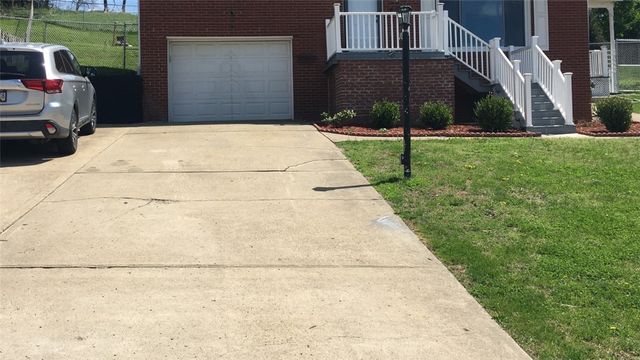 379 Millet Lane, Pleasant Hills, PA 15236