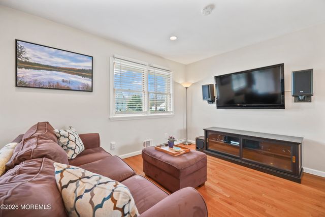 9 Maple Lane, Howell, NJ 07731