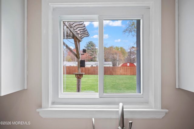 9 Maple Lane, Howell, NJ 07731