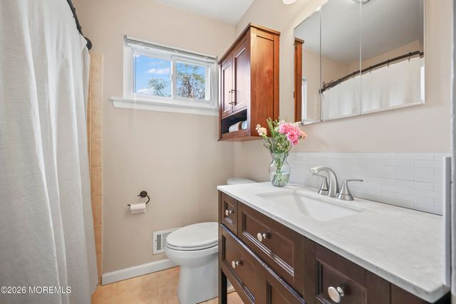 9 Maple Lane, Howell, NJ 07731