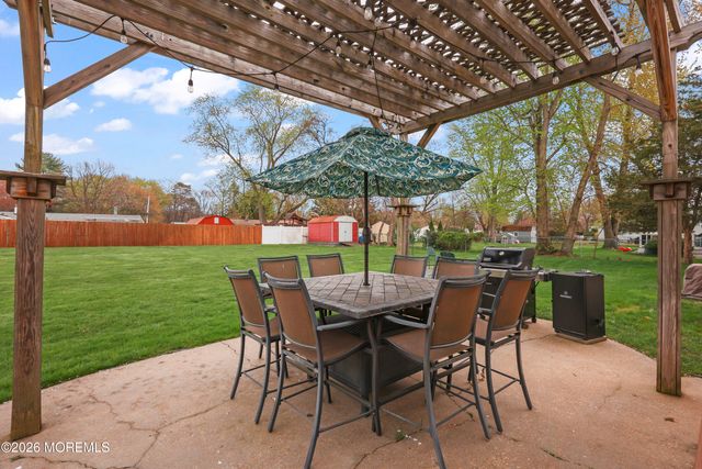 9 Maple Lane, Howell, NJ 07731