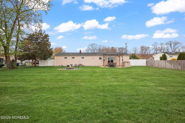 9 Maple Lane, Howell, NJ 07731