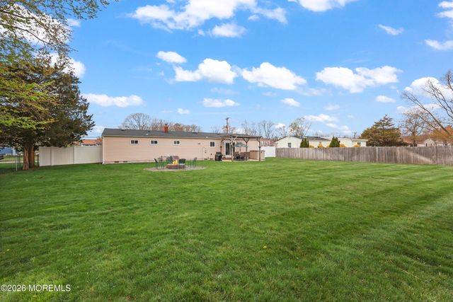 9 Maple Lane, Howell, NJ 07731