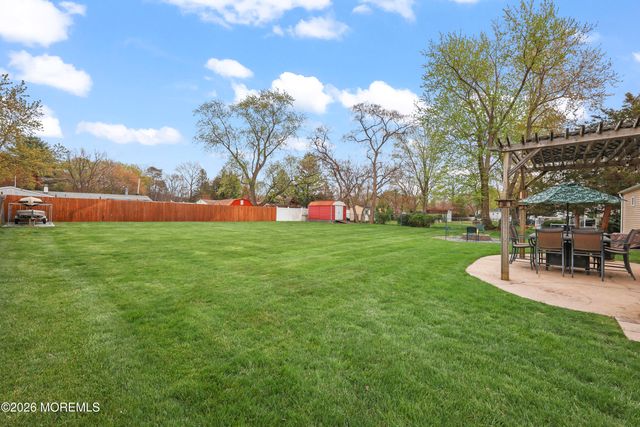 9 Maple Lane, Howell, NJ 07731